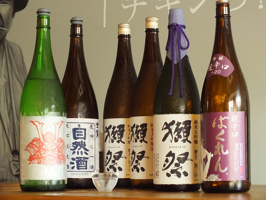 日本各地から取り寄せた厳選された日本酒は常時１０種類以上ご用意★