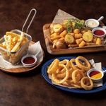 大人数でつまめる大皿メニューからカラオケ・ダーツの合間のおつまみまで多彩なメニューをご用意♪