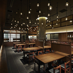 様々な人数に対応できるテーブル席を多数ご用意しています◎店内はモダンで落ち着いた雰囲気のため、デートやご友人との食事に最適です。