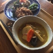 大人気「シロクマ特製スープカレー」ご飯・野菜