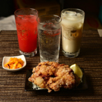 コスパ抜群◎選べるフード1品+おまかせ小鉢+ドリンクチケット3枚の【ちょいベロセット】1200円(税込)