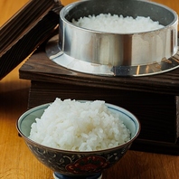 注文後に炊き上げるツヤ豊かな釜炊きご飯が自慢◎
