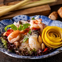 辛味や香りが際立つ、多彩なタイ料理メニュー♪