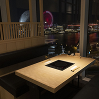 夜景と調和する洗練の和空間で、美酒と鍋をご堪能