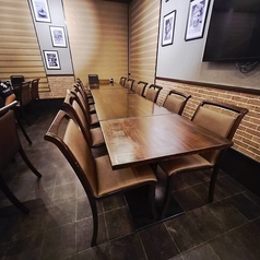 12名様前後のグループ利用にも対応可能なテーブル席をご用意。歓迎会や送別会、各種ご宴会などにもご利用いただけます。2フロアに広がる開放的な店内で、本格ペルー料理を楽しみながら特別な時間をお過ごしください。団体様でのご予約もお気軽にご相談ください。