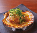 料理メニュー写真 【北海道産】殻付きホタテのバター醤油焼き