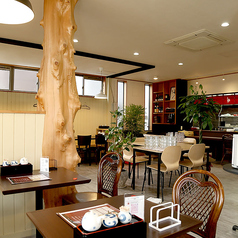 お一人様でもフラッとお気軽にご来店いただける様、カウンター席をご用意いたしております。お仕事のお昼休憩の時のお食事や、お二人様でのサク飲みなどに是非ご利用ください。