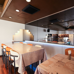 テーブル４名席×９