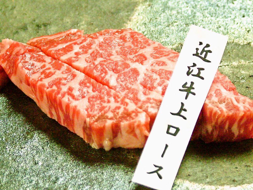 こちらもはずせない♪近江牛ロースは1人前1350円!!コースならオトクに楽しめます★