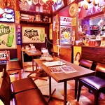 4名様から広々とお使いいただけるテーブル席をご用意しております！仕事帰りの飲み会に最適♪