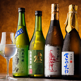 こだわりの和牛にぴったり合うお酒を豊富に取り揃えております。日本酒やワイン、カクテル、ビールなど、肉の旨味を引き立てるラインアップをお楽しみいただけます。落ち着いた雰囲気の中で、和牛とお酒の絶妙なペアリングを満喫しながら、特別なひとときをお過ごしください。