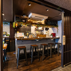 カウンターのお席を10席ご用意しております！一人のみやサク飲みデート、ご旅行の方など使いやすいお席となっております☆