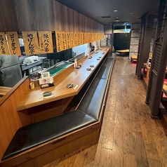 目の前に鉄板があるカウンター席は特等席!!お1人様でのご来店も大歓迎です♪