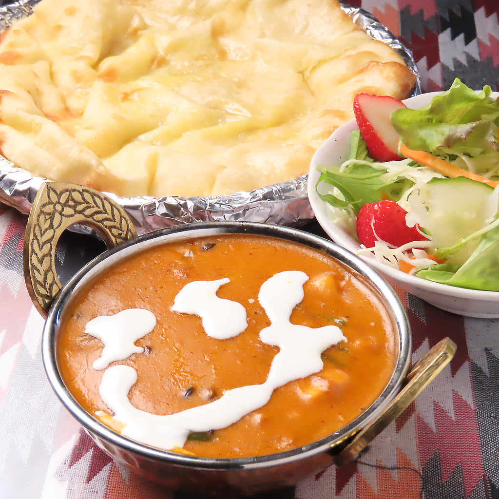 【チーズナン】とろ～りチーズが溢れ、モチモチの食感がクセになる至福の一口！カレーとの相性◎