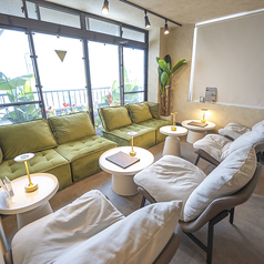 長時間滞在に最適なソファー席をご用意◎ゆったりした座り心地でリラックスしながらお過ごしいただけます。ごゆっくり食事やおしゃべりをお楽しみください♪