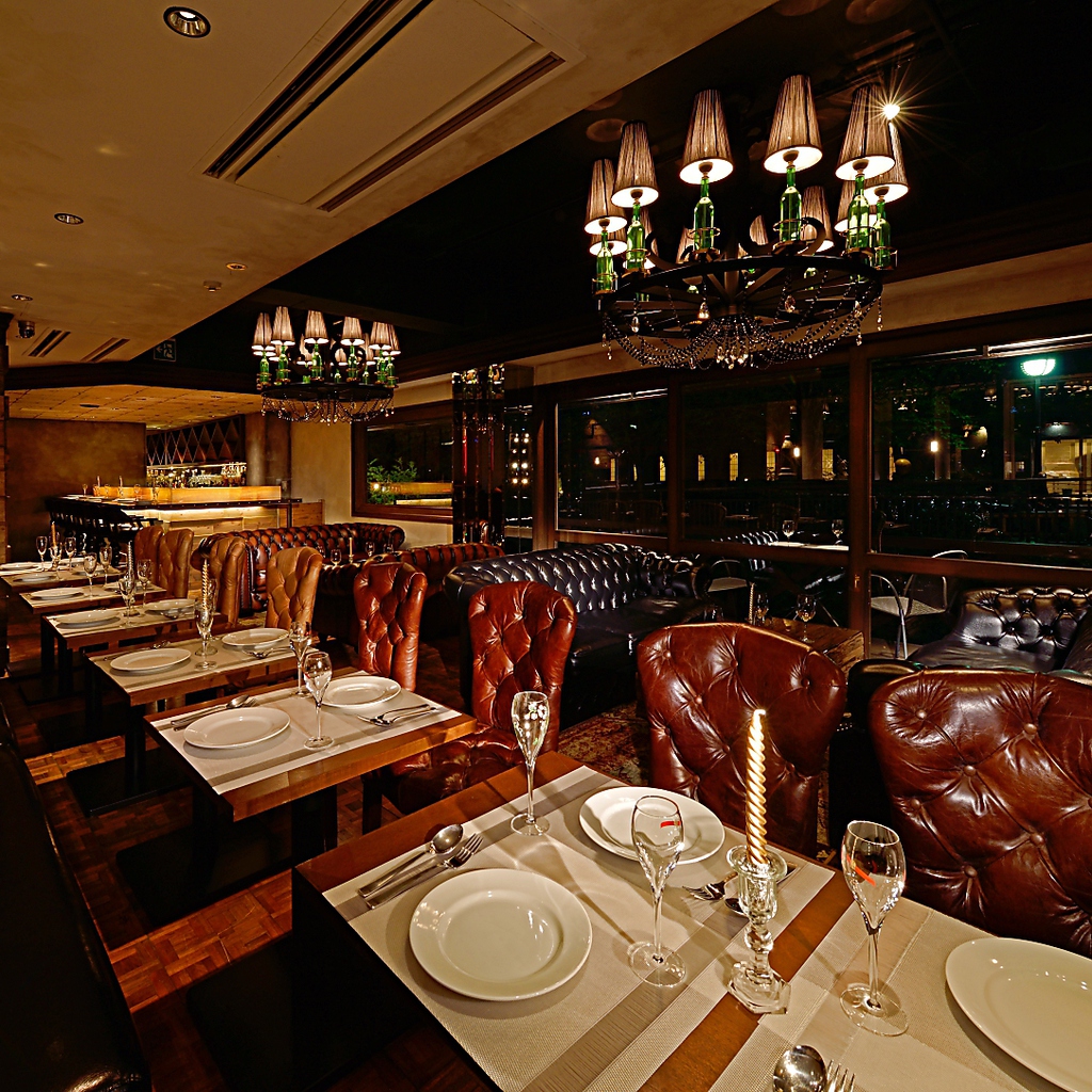 60名様まで対応の店内はヴィンテージモダンの内装で高感度な空間が広がります。