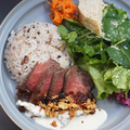 料理メニュー写真&nbsp;ローストビーフの十六穀米プレート