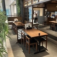 6席と4席、それぞれタイプの異なるテラス席をご用意しています♪開放的な空間で、ゆったりと食事を堪能いただけます◎ランチタイムや、少し気分を変えたい時にもおすすめです。