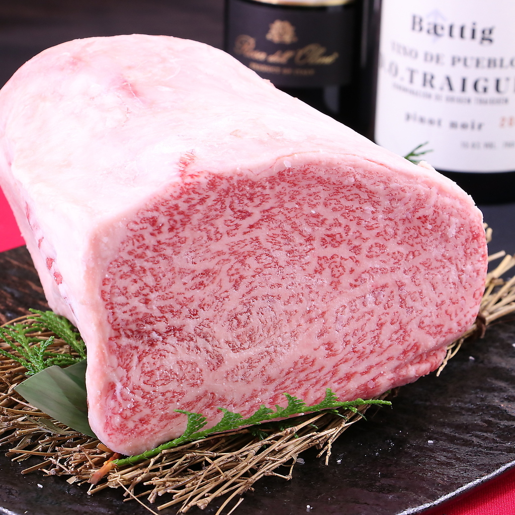 シャトーブリアン♪シャトーはヒレ肉の中でも最上級の希少部位のことを指します※画像はイメージです