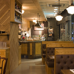 二子玉川駅からのアクセスも抜群な店内を、20名様から50名様以上の団体様まで、人数に合わせて貸切でのご利用が可能です◎マイクや音響設備などのご相談も承っており、一体感のある宴会が実現します♪本場NYのレシピが並ぶパーティメニューと豊富なドリンクを囲んで、賑やかで特別な夜を心ゆくまで満喫してください◎