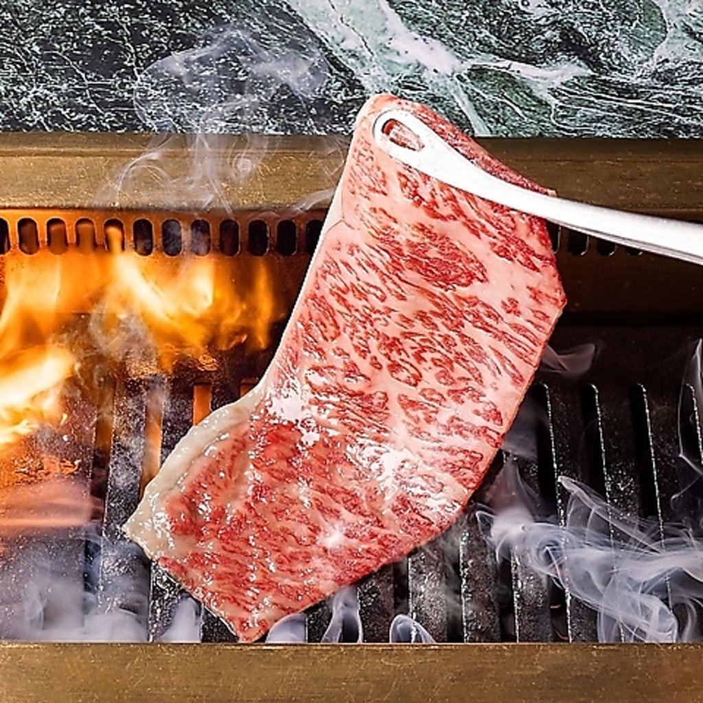 黒毛和牛サーロインをサッと焼いて、濃厚な月見タレに付けてお召し上がりください。