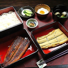 旨味を楽しむ蒲焼と、繊細な美味を楽しむ白焼きの二色重