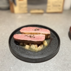 鴨肉のロースト 桃とアールグレイのソース