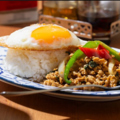 料理メニュー写真&nbsp;ガイパットガパオ　鶏ひき肉ホーリーバジル炒めごはん