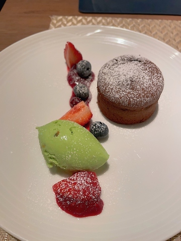 1皿、ワイン1杯からでも気軽に入っていただけるアットホームなフランス家庭料理です。