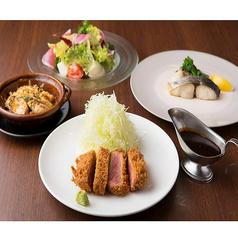 人気料理の数々をご堪能ください