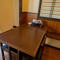 2名テーブル×4席