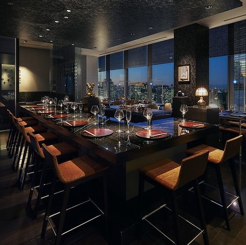 モダンな店内で当店自慢の近江牛をご堪能ください！