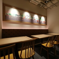 人数に合わせてご案内いたします。テーブル付けて大人数でもご利用可。ランチでもディナーでも、心地よいひとときをどうぞ。