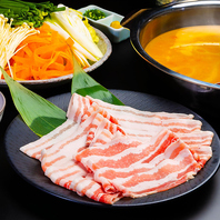 厳選肉と黄金出汁。素材の真価を深く味わう至福の鍋