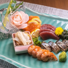 華やかさと鮮度にこだわった刺身盛り合わせ！