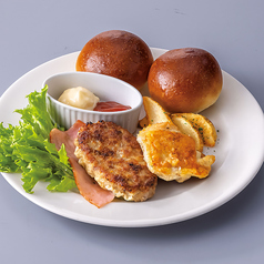 【お子様キッチン】チキン&ハンバーグ(パン食べ放題&ドリンクバー付)