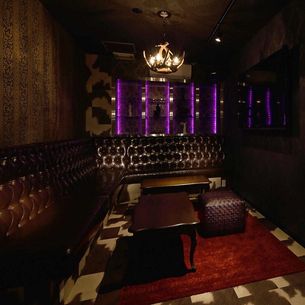 個室も4つ御用意。カラオケも完備しております。