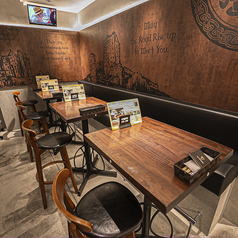 デートや友人との食事にも使いやすいテーブル席を豊富にご用意◎