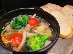 鶏ときのこのアヒージョ(バケット付)