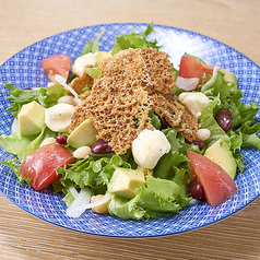 お豆とWチーズのグリーンサラダ