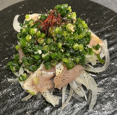 鶏ささみのタタキ特製葱塩だれ