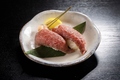 料理メニュー写真 尾崎牛の握り　２貫