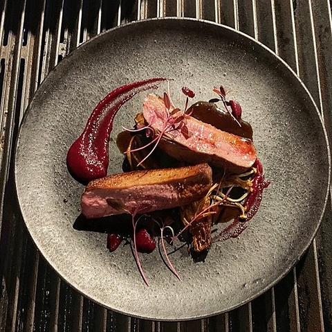 本格的な料理とオープンキッチンが魅力の大人カジュアルなビストロ。