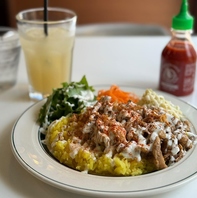 ボリューム満点！こだわりの肉料理が楽しめる◎