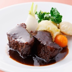 【じっくり煮込んだ深いコク】特製デミグラスソースのビーフシチューの写真