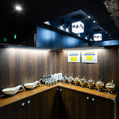 【たれ・薬味スペース】ごまやニンニク、ネギ、ピーナッツといった薬味が豊富に揃い、味変や自分好みのたれを、思う存分楽しむことができます◎ごまたれ風味や海鮮たれ風味など、スープと組み合わせる事で、毎回違った味をお作りいただけます！気軽に味を変えられるから、何度でも自分好みの味を追求しお試しくださいませ♪