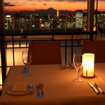 サンセットは日常の空間を非日常へと彩ります