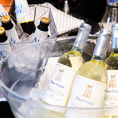 貸切は要相談にて対応させていただいております。貸切料金を頂戴しておりますが、ご予約内容によって割引となる場合もございます。どうぞお気軽にご相談ください。