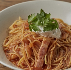 自家製リコッタとベーコンのどちらかと言えばトマトパスタ