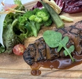 料理メニュー写真&nbsp;国産牛ミスジの網焼きグリル　～香り高い赤ワインソース～